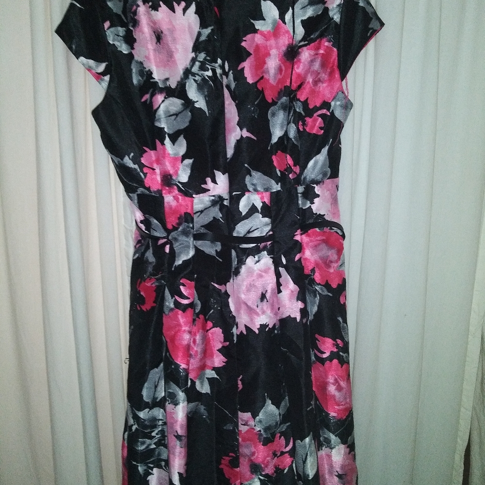 House Of CB Floral dress - Picture 4 of 7
